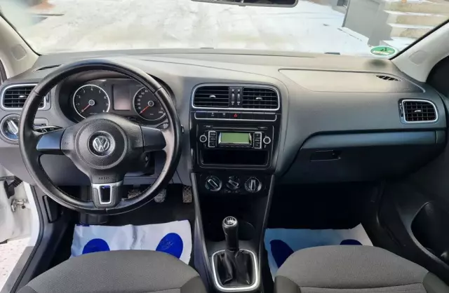 VOLKSWAGEN Polo 