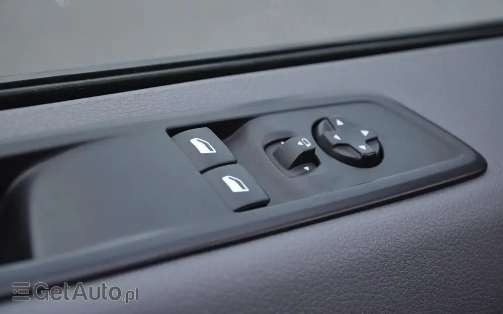 PEUGEOT EXPERT 2.0 HDI 177 KM AUTOMAT IZOTERMA KRAJOWY BEZWYPADKOWY I WŁAŚCICIEL Drzwi przesuwne z dwóch stron 