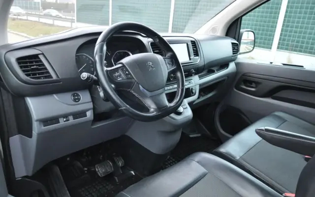 PEUGEOT EXPERT 2.0 HDI 177 KM AUTOMAT IZOTERMA KRAJOWY BEZWYPADKOWY I WŁAŚCICIEL Drzwi przesuwne z dwóch stron 