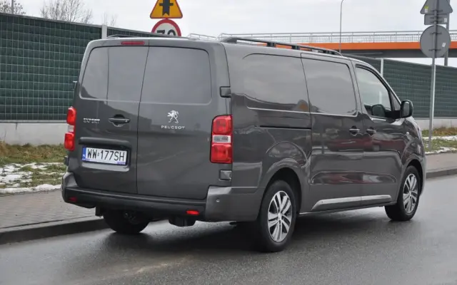 PEUGEOT EXPERT 2.0 HDI 177 KM AUTOMAT IZOTERMA KRAJOWY BEZWYPADKOWY I WŁAŚCICIEL Drzwi przesuwne z dwóch stron 