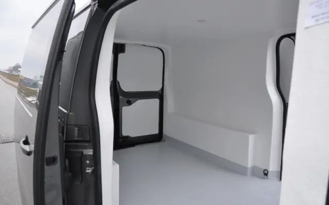 PEUGEOT EXPERT 2.0 HDI 177 KM AUTOMAT IZOTERMA KRAJOWY BEZWYPADKOWY I WŁAŚCICIEL Drzwi przesuwne z dwóch stron 