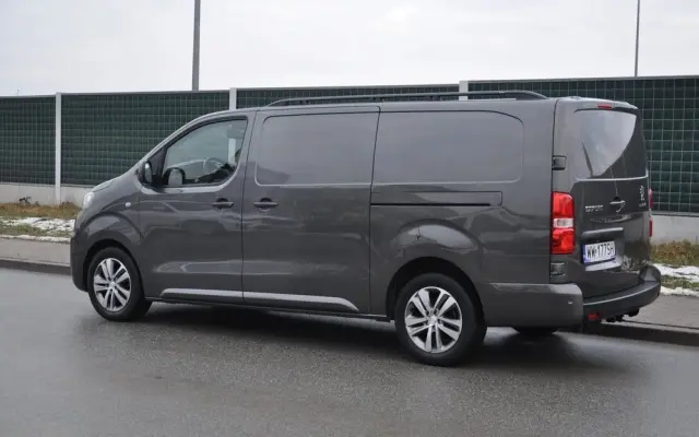 PEUGEOT EXPERT 2.0 HDI 177 KM AUTOMAT IZOTERMA KRAJOWY BEZWYPADKOWY I WŁAŚCICIEL Drzwi przesuwne z dwóch stron 