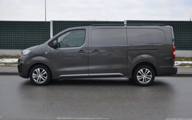 PEUGEOT EXPERT 2.0 HDI 177 KM AUTOMAT IZOTERMA KRAJOWY BEZWYPADKOWY I WŁAŚCICIEL Drzwi przesuwne z dwóch stron 