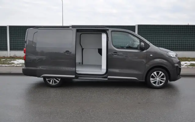 PEUGEOT EXPERT 2.0 HDI 177 KM AUTOMAT IZOTERMA KRAJOWY BEZWYPADKOWY I WŁAŚCICIEL Drzwi przesuwne z dwóch stron 