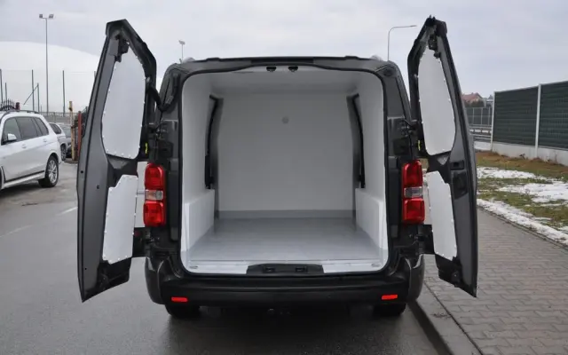 PEUGEOT EXPERT 2.0 HDI 177 KM AUTOMAT IZOTERMA KRAJOWY BEZWYPADKOWY I WŁAŚCICIEL Drzwi przesuwne z dwóch stron 