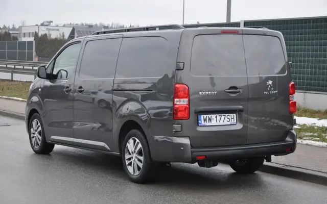 PEUGEOT EXPERT 2.0 HDI 177 KM AUTOMAT IZOTERMA KRAJOWY BEZWYPADKOWY I WŁAŚCICIEL Drzwi przesuwne z dwóch stron 