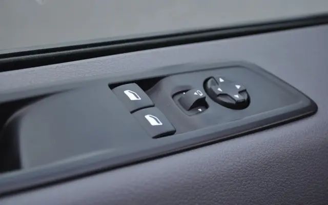 PEUGEOT EXPERT 2.0 HDI 177 KM AUTOMAT IZOTERMA KRAJOWY BEZWYPADKOWY I WŁAŚCICIEL Drzwi przesuwne z dwóch stron 