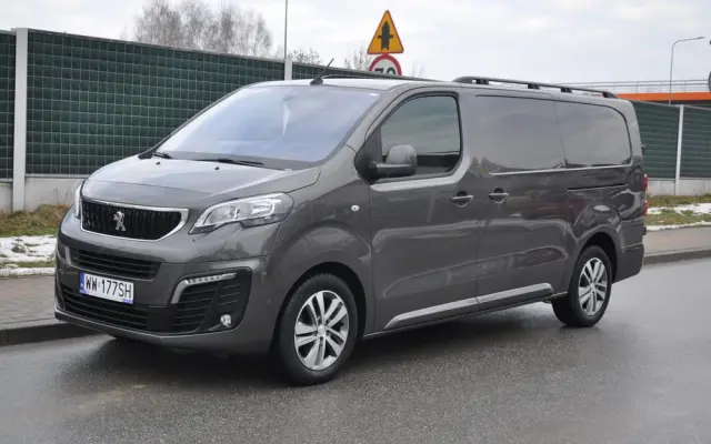 PEUGEOT EXPERT 2.0 HDI 177 KM AUTOMAT IZOTERMA KRAJOWY BEZWYPADKOWY I WŁAŚCICIEL Drzwi przesuwne z dwóch stron 