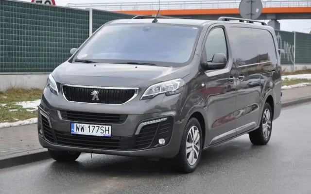 PEUGEOT EXPERT 2.0 HDI 177 KM AUTOMAT IZOTERMA KRAJOWY BEZWYPADKOWY I WŁAŚCICIEL Drzwi przesuwne z dwóch stron 