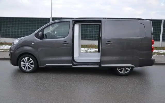 PEUGEOT EXPERT 2.0 HDI 177 KM AUTOMAT IZOTERMA KRAJOWY BEZWYPADKOWY I WŁAŚCICIEL Drzwi przesuwne z dwóch stron 