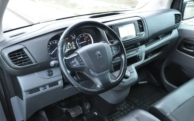 PEUGEOT EXPERT 2.0 HDI 177 KM AUTOMAT IZOTERMA KRAJOWY BEZWYPADKOWY I WŁAŚCICIEL Drzwi przesuwne z dwóch stron 