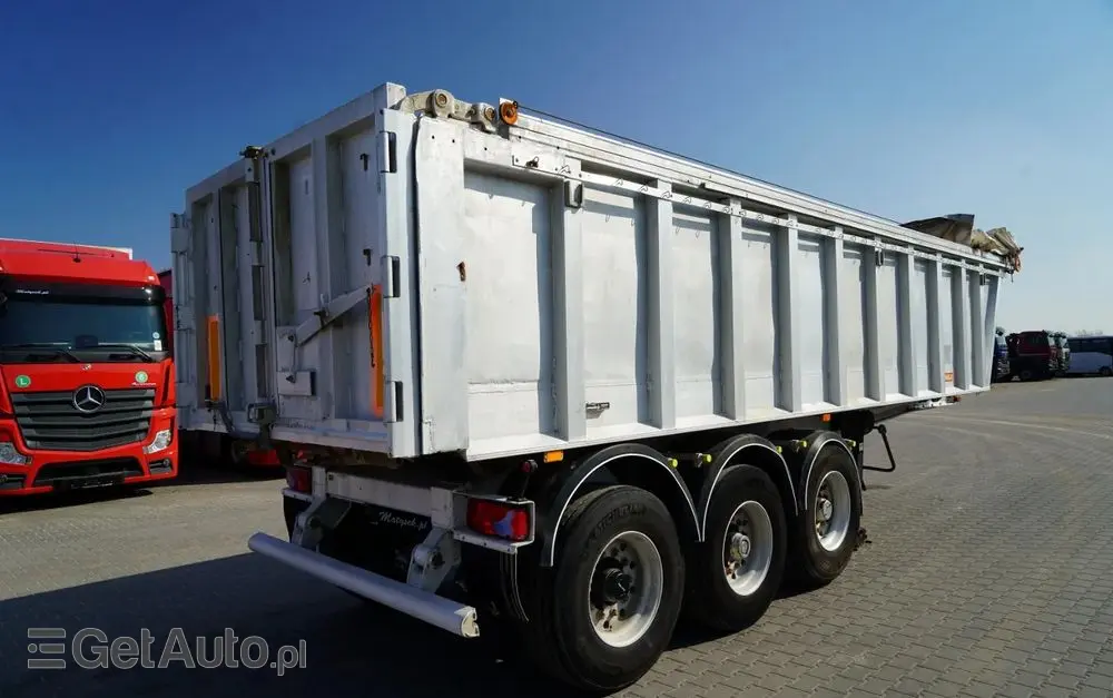 BENALU WYWROTKA / 24 m3 / ALUMINIOWA / OŚ PODNOSZONA / WAGA: 5 300 KG / ELEKTRYCZNA PLANDEKA / ALUFELGI  W 