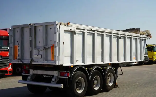 BENALU WYWROTKA / 24 m3 / ALUMINIOWA / OŚ PODNOSZONA / WAGA: 5 300 KG / ELEKTRYCZNA PLANDEKA / ALUFELGI  W 