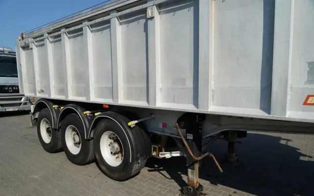 BENALU WYWROTKA / 24 m3 / ALUMINIOWA / OŚ PODNOSZONA / WAGA: 5 300 KG / ELEKTRYCZNA PLANDEKA / ALUFELGI  W 