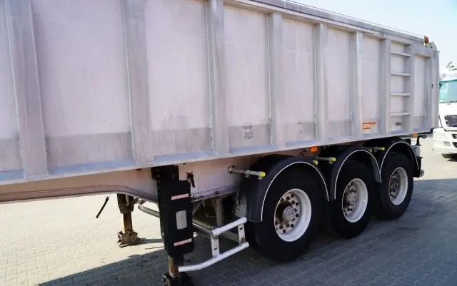 BENALU WYWROTKA / 24 m3 / ALUMINIOWA / OŚ PODNOSZONA / WAGA: 5 300 KG / ELEKTRYCZNA PLANDEKA / ALUFELGI  W 