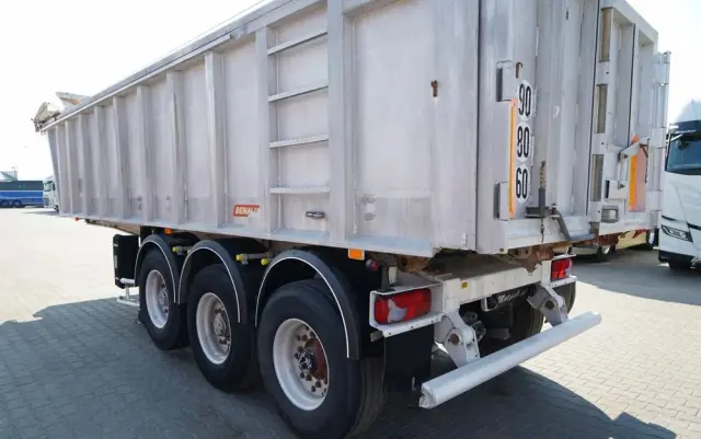 BENALU WYWROTKA / 24 m3 / ALUMINIOWA / OŚ PODNOSZONA / WAGA: 5 300 KG / ELEKTRYCZNA PLANDEKA / ALUFELGI  W 