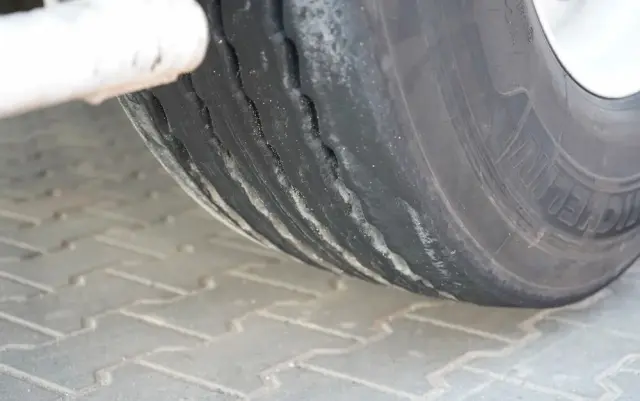 BENALU WYWROTKA / 24 m3 / ALUMINIOWA / OŚ PODNOSZONA / WAGA: 5 300 KG / ELEKTRYCZNA PLANDEKA / ALUFELGI  W 