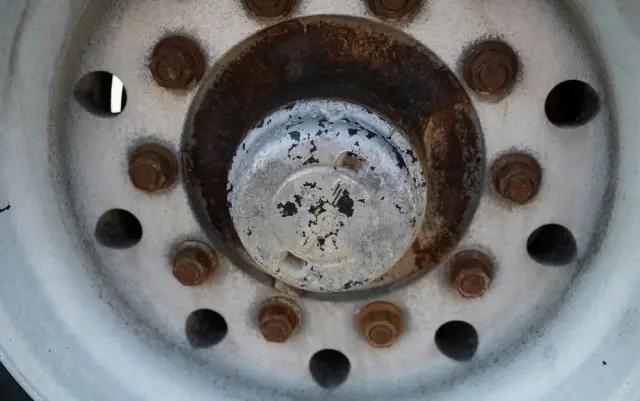 BENALU WYWROTKA / 24 m3 / ALUMINIOWA / OŚ PODNOSZONA / WAGA: 5 300 KG / ELEKTRYCZNA PLANDEKA / ALUFELGI  W 