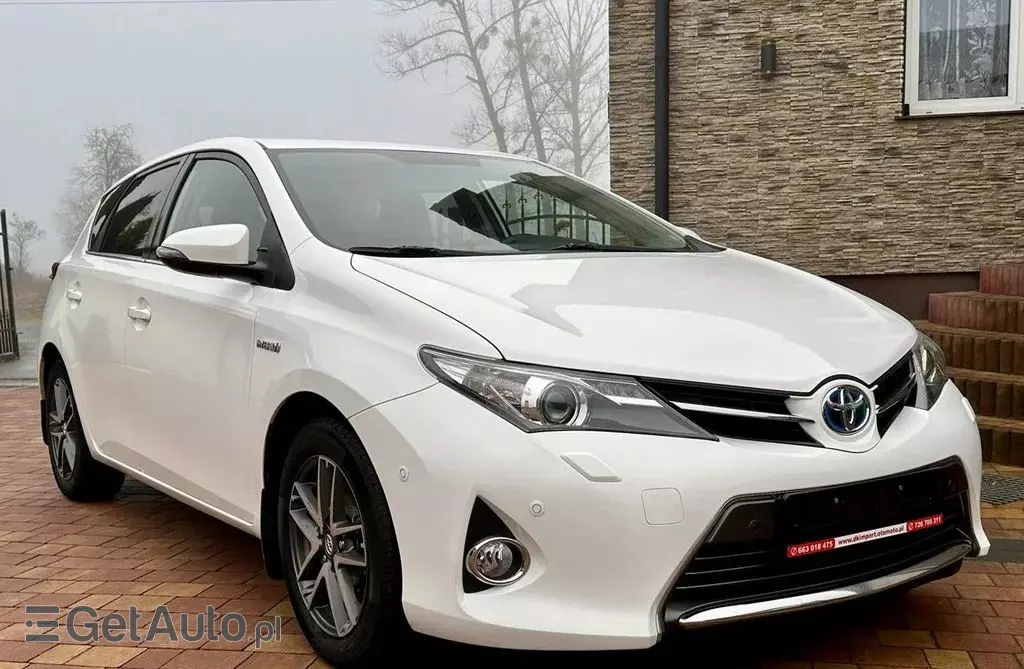 TOYOTA Auris 