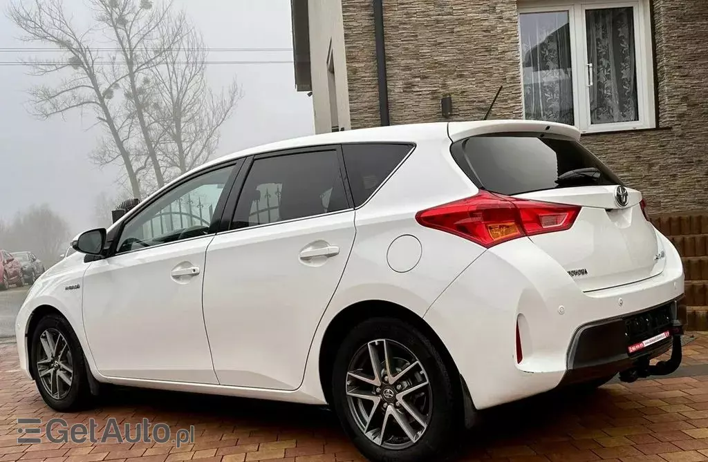 TOYOTA Auris 