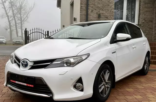 TOYOTA Auris 