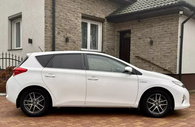 TOYOTA Auris 
