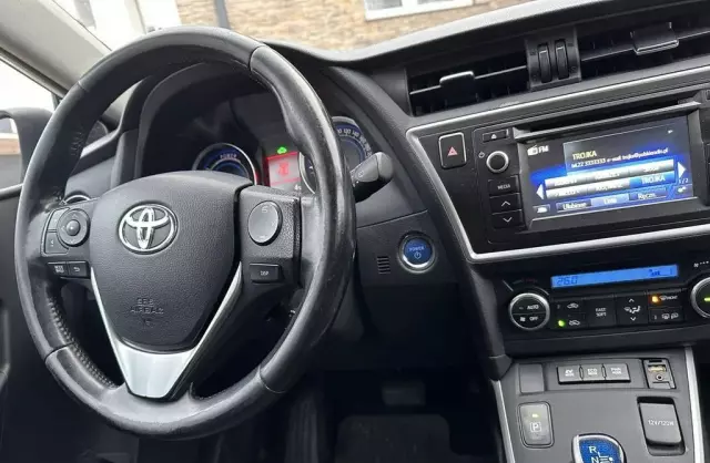 TOYOTA Auris 