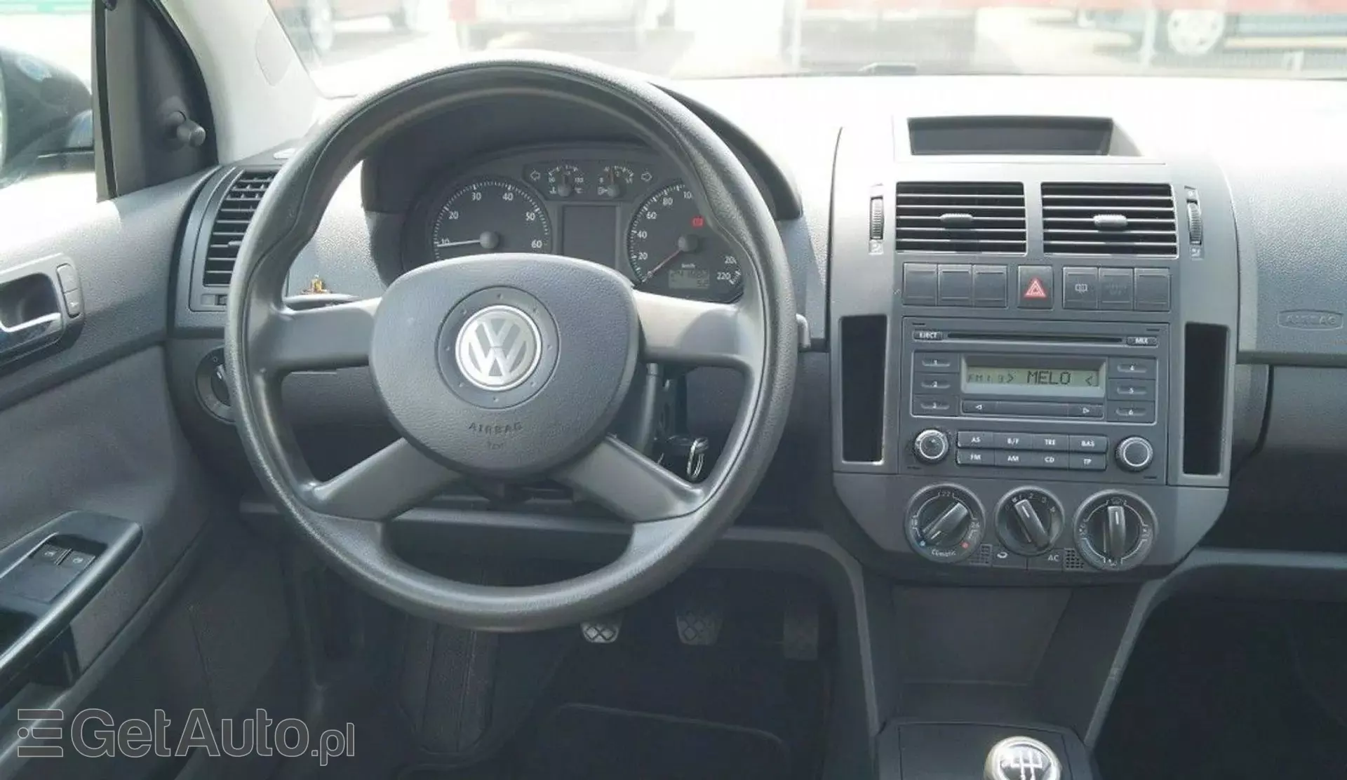 VOLKSWAGEN Polo 