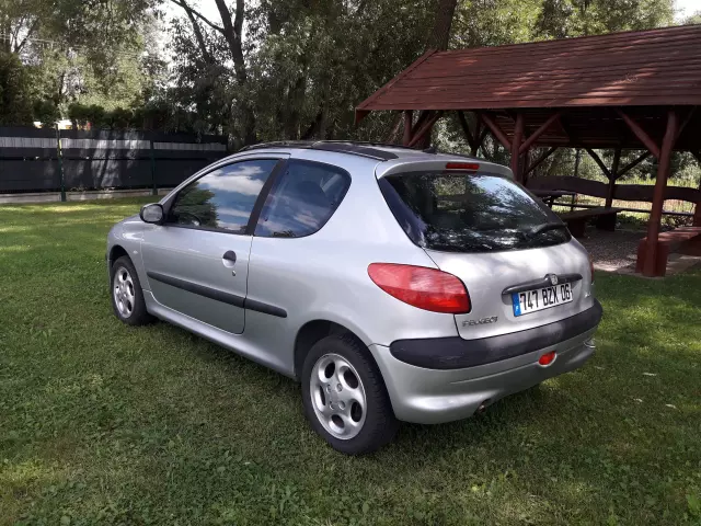PEUGEOT 206 