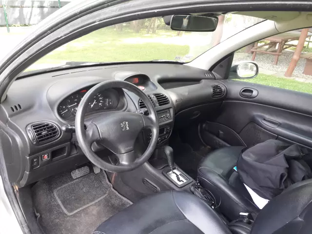 PEUGEOT 206 