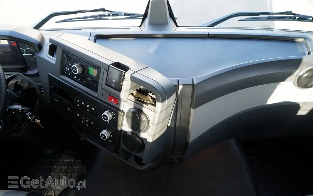 RENAULT C 430 / 6x4 / SKRZYNIOWY 7,2 M + HDS FASSI F215A / WYSÓW 10 M / STEROWANIE RADIOWE / WIDŁY / ROTATOR 