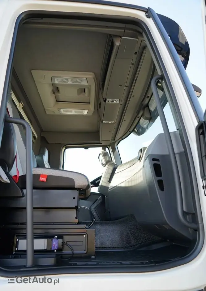 RENAULT C 430 / 6x4 / SKRZYNIOWY 7,2 M + HDS FASSI F215A / WYSÓW 10 M / STEROWANIE RADIOWE / WIDŁY / ROTATOR 