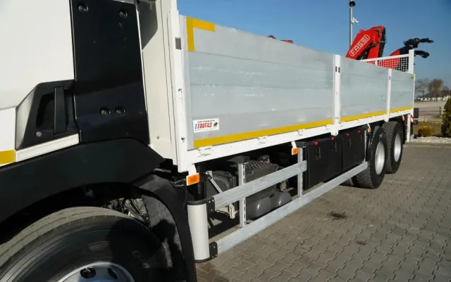 RENAULT C 430 / 6x4 / SKRZYNIOWY 7,2 M + HDS FASSI F215A / WYSÓW 10 M / STEROWANIE RADIOWE / WIDŁY / ROTATOR 