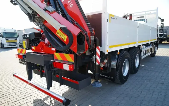 RENAULT C 430 / 6x4 / SKRZYNIOWY 7,2 M + HDS FASSI F215A / WYSÓW 10 M / STEROWANIE RADIOWE / WIDŁY / ROTATOR 