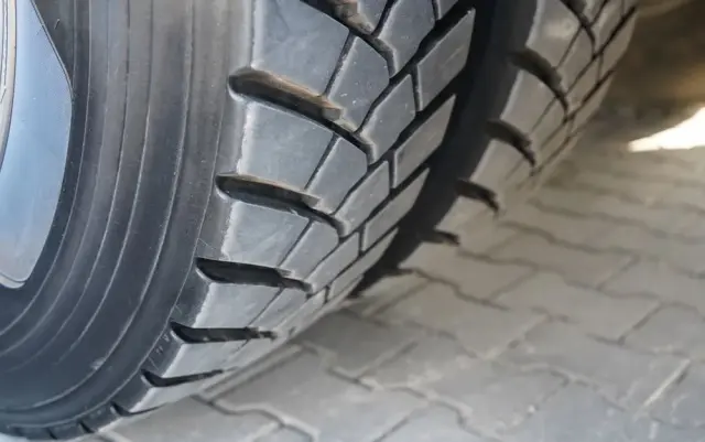 RENAULT C 430 / 6x4 / SKRZYNIOWY 7,2 M + HDS FASSI F215A / WYSÓW 10 M / STEROWANIE RADIOWE / WIDŁY / ROTATOR 