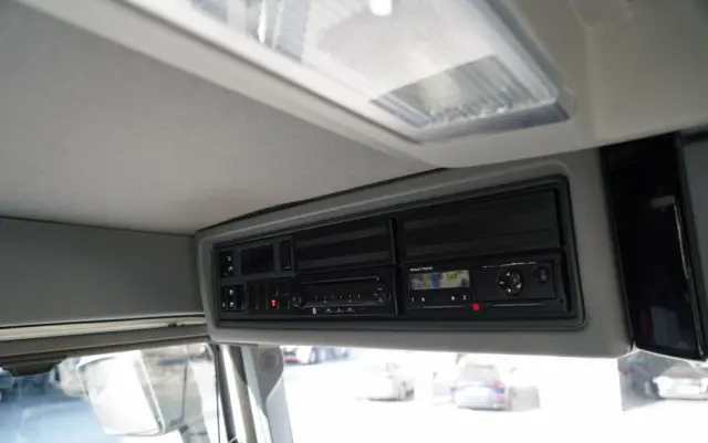 RENAULT C 430 / 6x4 / SKRZYNIOWY 7,2 M + HDS FASSI F215A / WYSÓW 10 M / STEROWANIE RADIOWE / WIDŁY / ROTATOR 