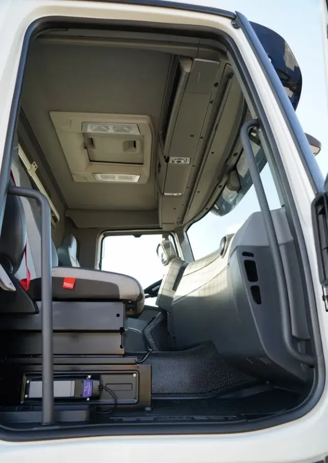 RENAULT C 430 / 6x4 / SKRZYNIOWY 7,2 M + HDS FASSI F215A / WYSÓW 10 M / STEROWANIE RADIOWE / WIDŁY / ROTATOR 