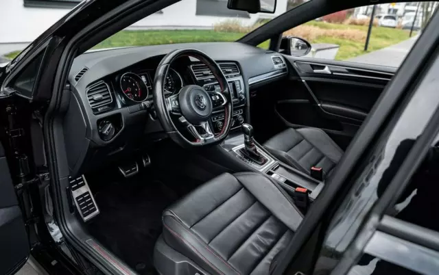 VOLKSWAGEN Golf VII 2.0 TSI BMT GTI Performance DSG