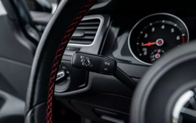 VOLKSWAGEN Golf VII 2.0 TSI BMT GTI Performance DSG