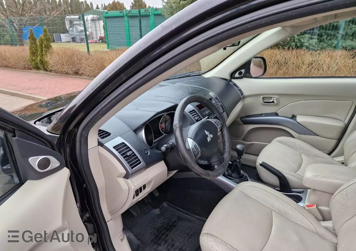 MITSUBISHI Outlander 2.0 DI-D 4WD Invite