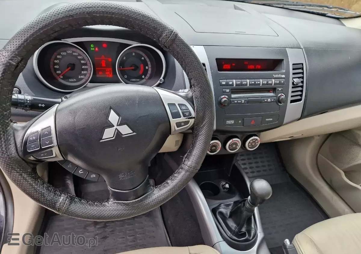 MITSUBISHI Outlander 2.0 DI-D 4WD Invite