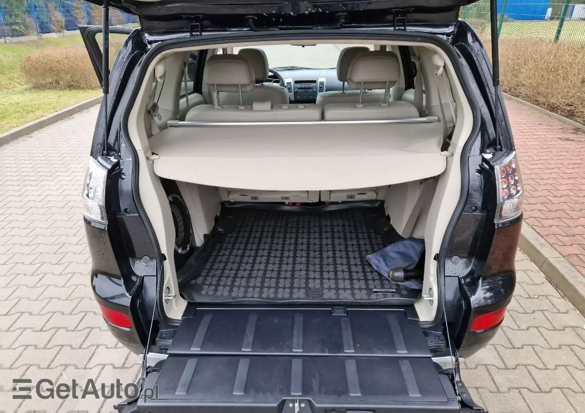 MITSUBISHI Outlander 2.0 DI-D 4WD Invite