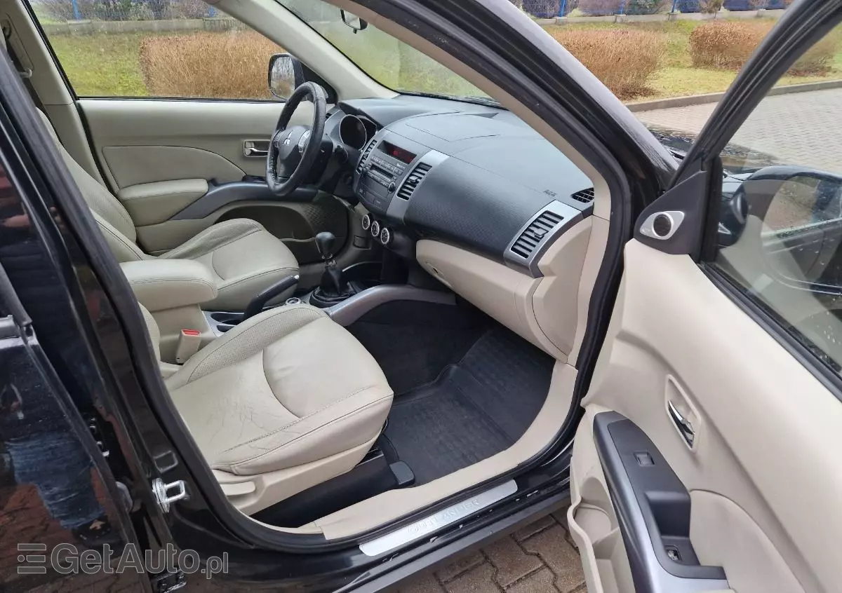 MITSUBISHI Outlander 2.0 DI-D 4WD Invite