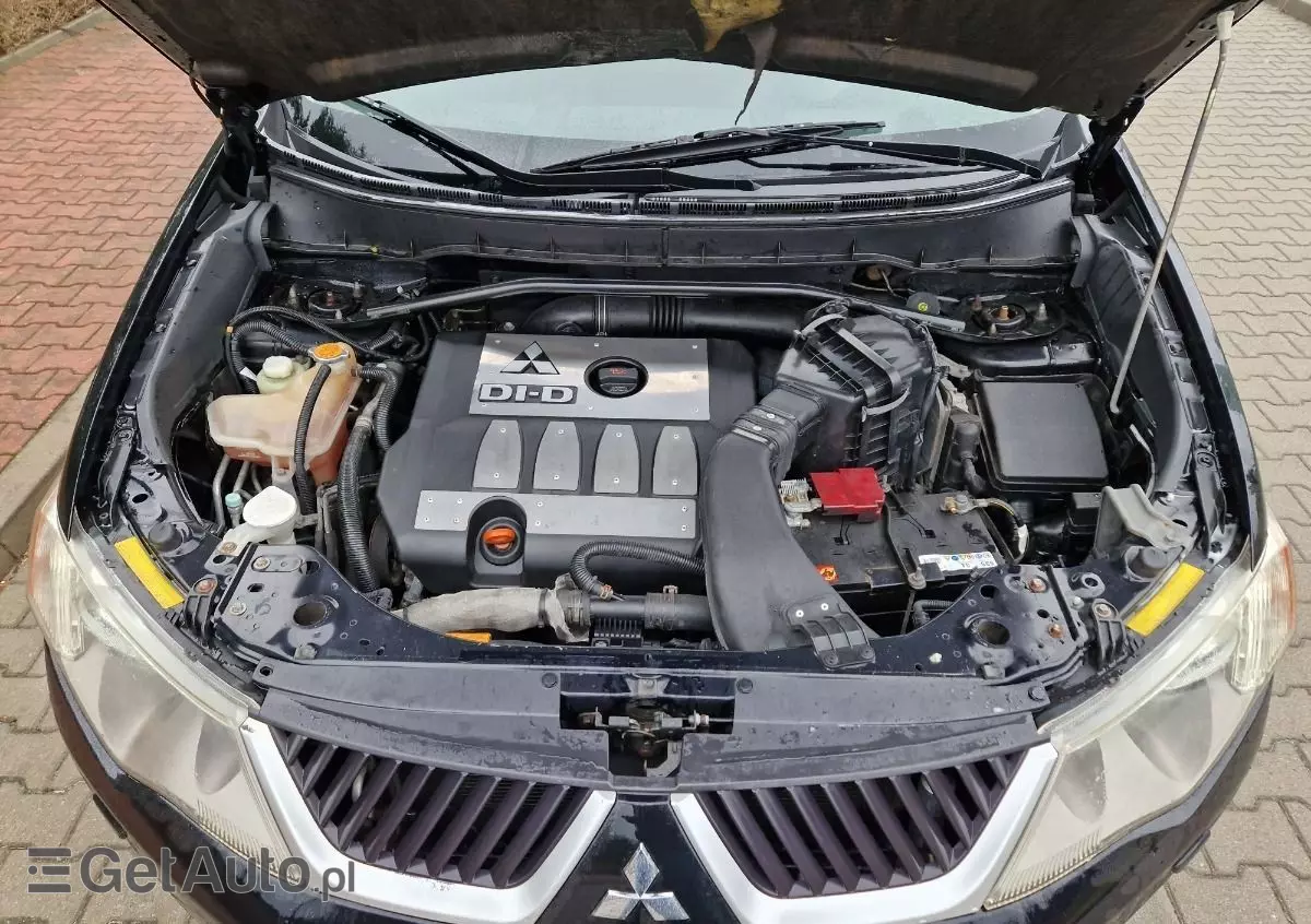 MITSUBISHI Outlander 2.0 DI-D 4WD Invite