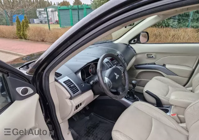 MITSUBISHI Outlander 2.0 DI-D 4WD Invite
