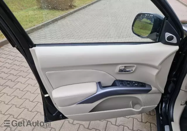 MITSUBISHI Outlander 2.0 DI-D 4WD Invite