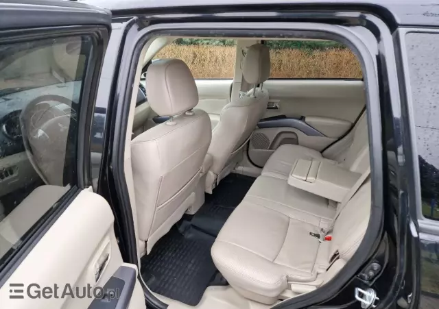 MITSUBISHI Outlander 2.0 DI-D 4WD Invite