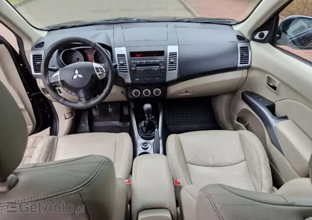 MITSUBISHI Outlander 2.0 DI-D 4WD Invite