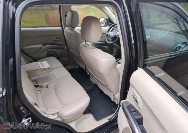 MITSUBISHI Outlander 2.0 DI-D 4WD Invite