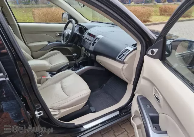 MITSUBISHI Outlander 2.0 DI-D 4WD Invite